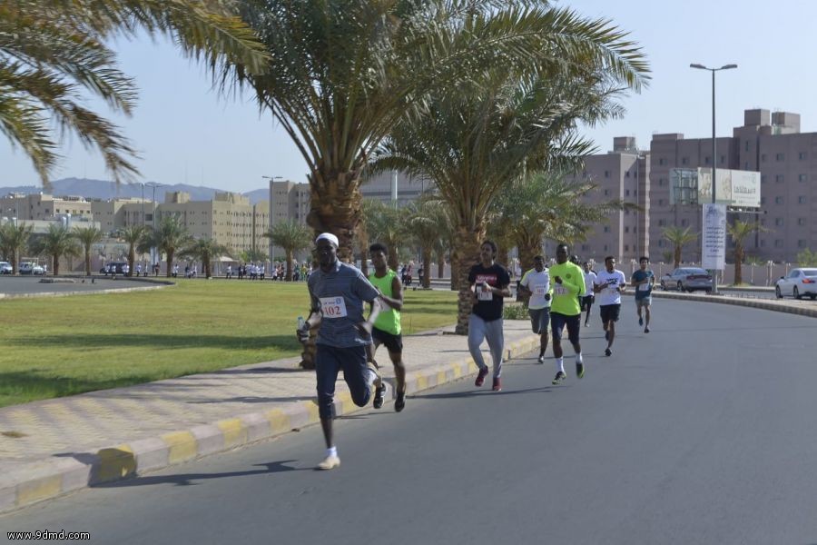 جامعة طيبة تنظم سباق الجري للطلاب