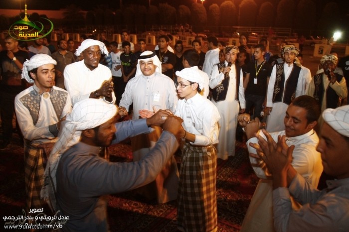 فريق "برنجي" يجذب شباب طيبة وزائريها